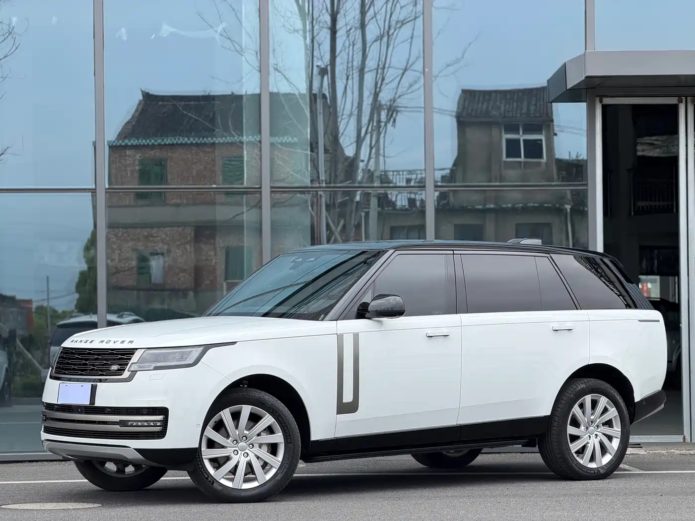 Land Rover Range Rover 2023 3.0 L6 400PS Golden Age 7-Seater Long Wheelbase