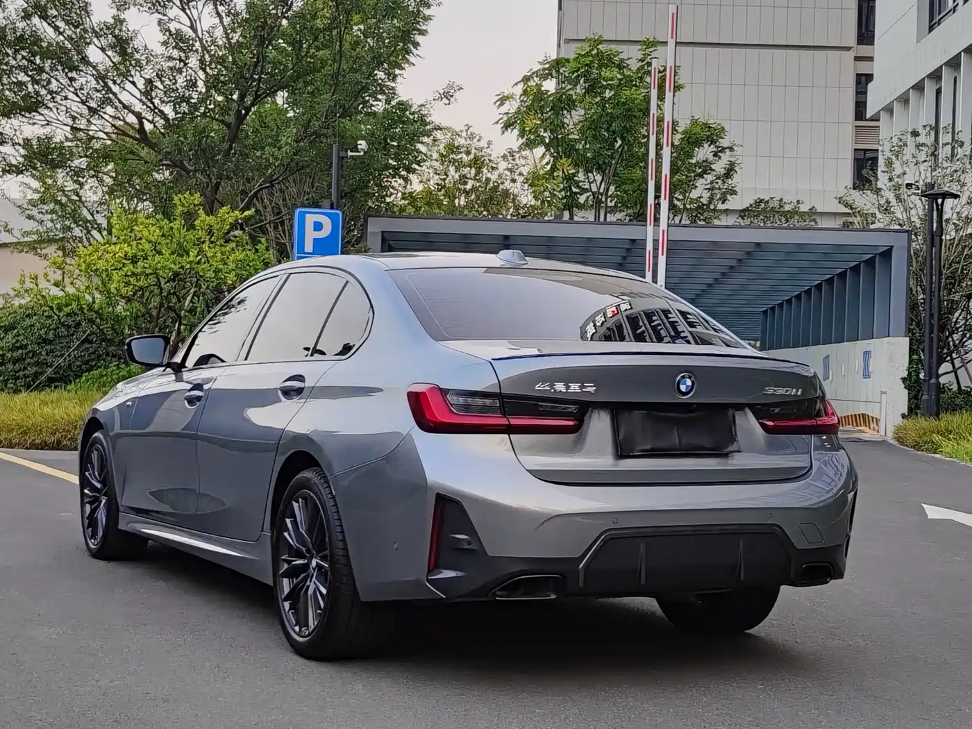 BMW 3 Series 2023 330Li M Sport Dark Night Package фото 14
