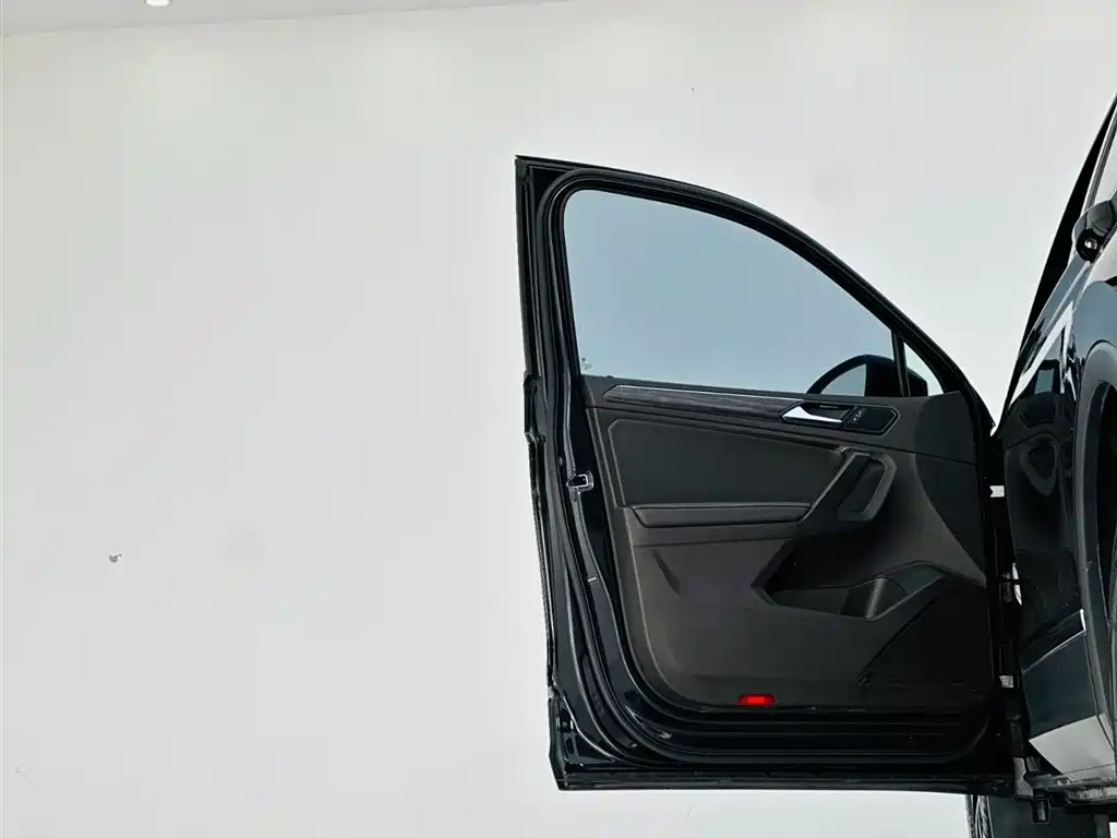 Volkswagen Tiguan L 2018 330TSI Automatic 2WD Luxury Edition фото 12