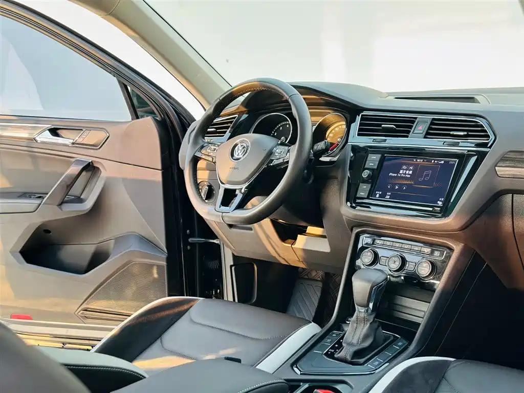 Volkswagen Tiguan L 2018 330TSI Automatic 2WD Luxury Edition фото 16