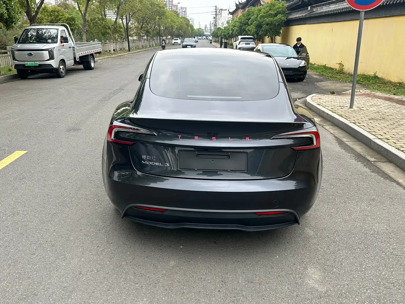 TESLA MODEL 3