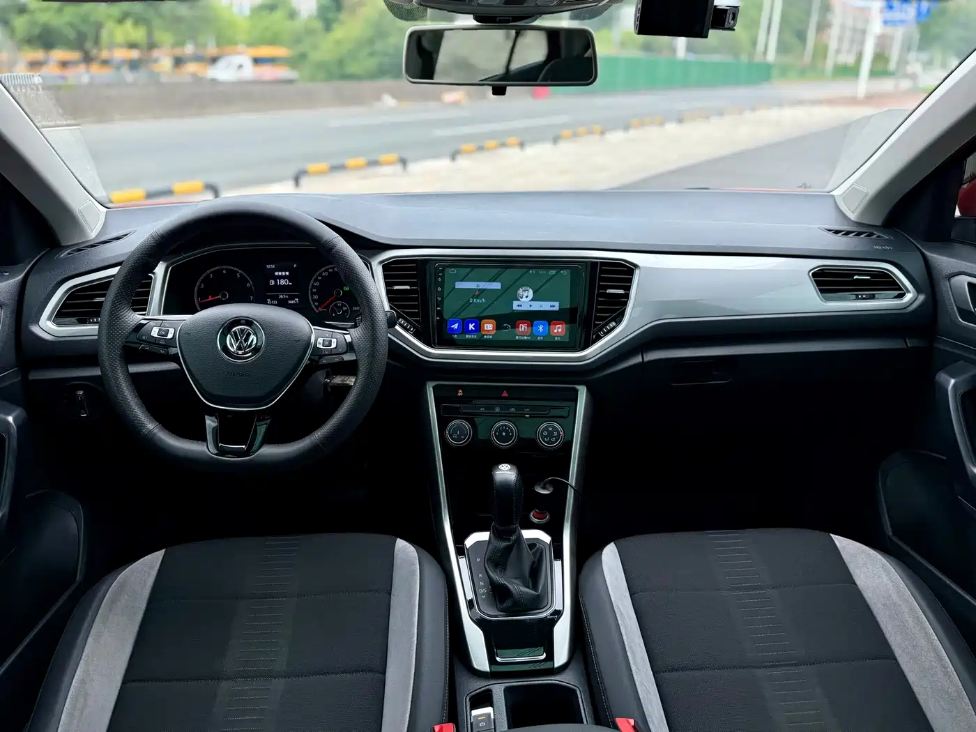 Volkswagen T-ROC 2018 230TSI DSG 2WD Progressive China VI фото 15