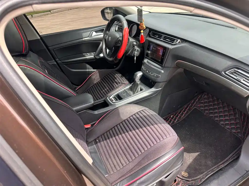 Peugeot 408 2015 Model 1.2T Automatic Luxury Edition фото 3