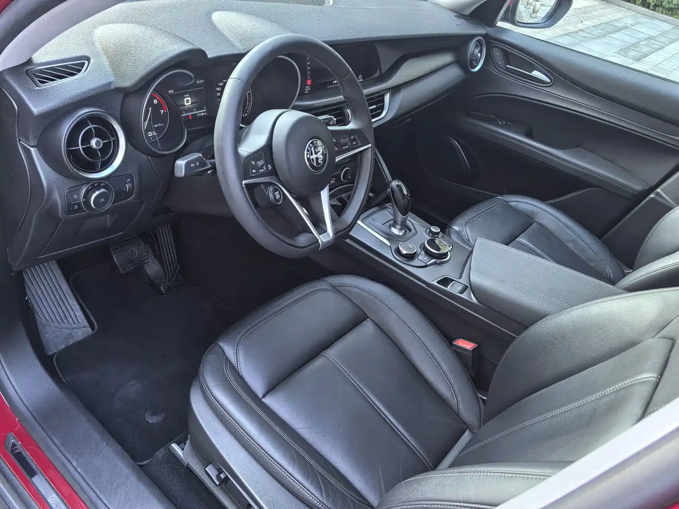 Alfa Romeo Stelvio 2018 2017 2.0T 200HP Luxury Edition