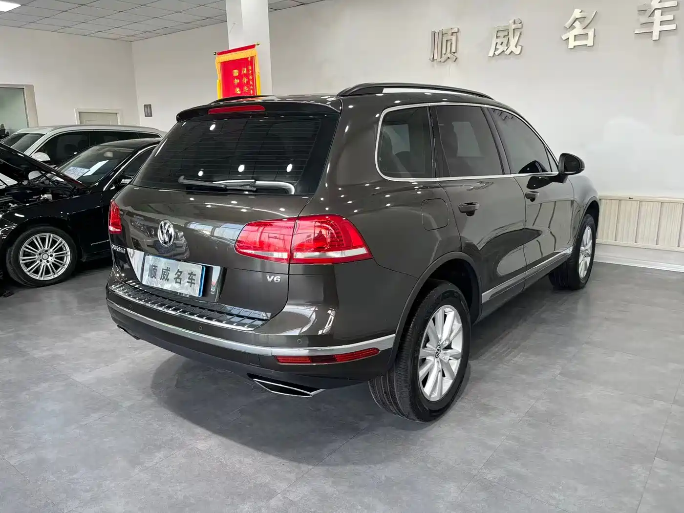 VOLKSWAGEN TOUAREG