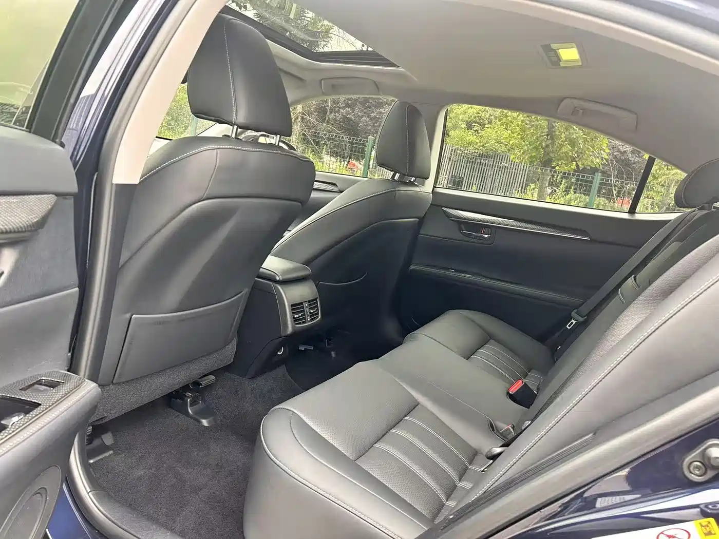Lexus ES 2015 300h Comfort Edition фото 6