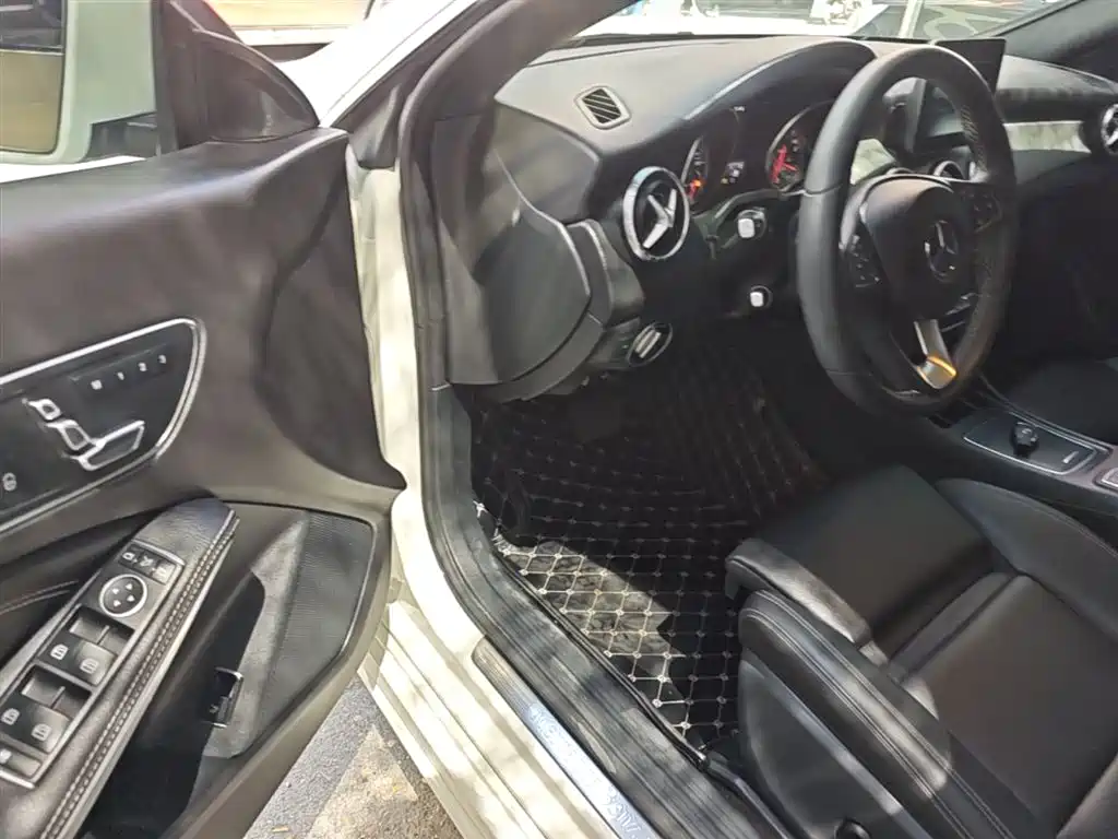 Mercedes-Benz CLA (Import) 2017 Facelift CLA 200 Style фото 16