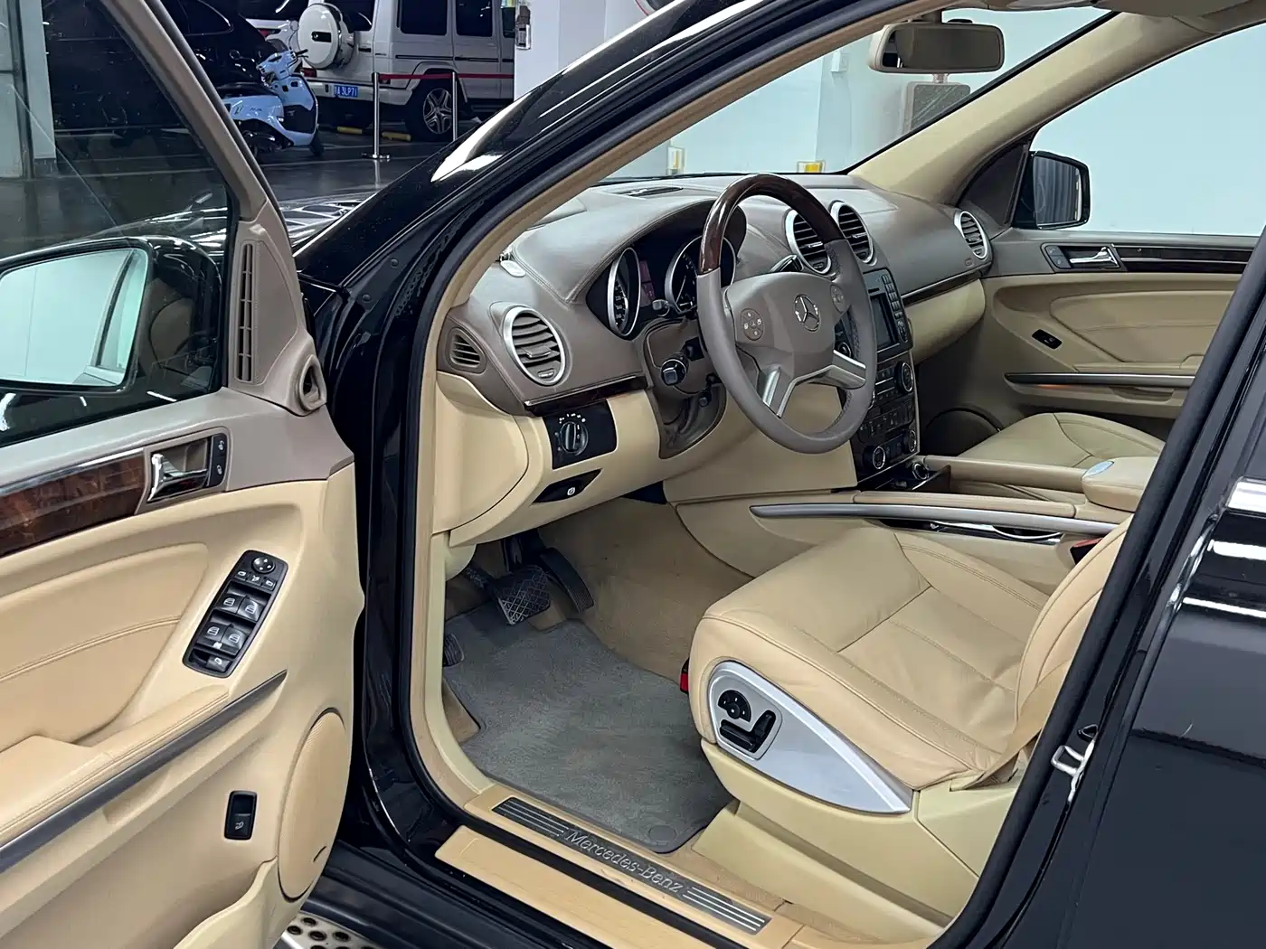 Mercedes-Benz GL-Class 2011 GL 450 4MATIC Premium фото 8