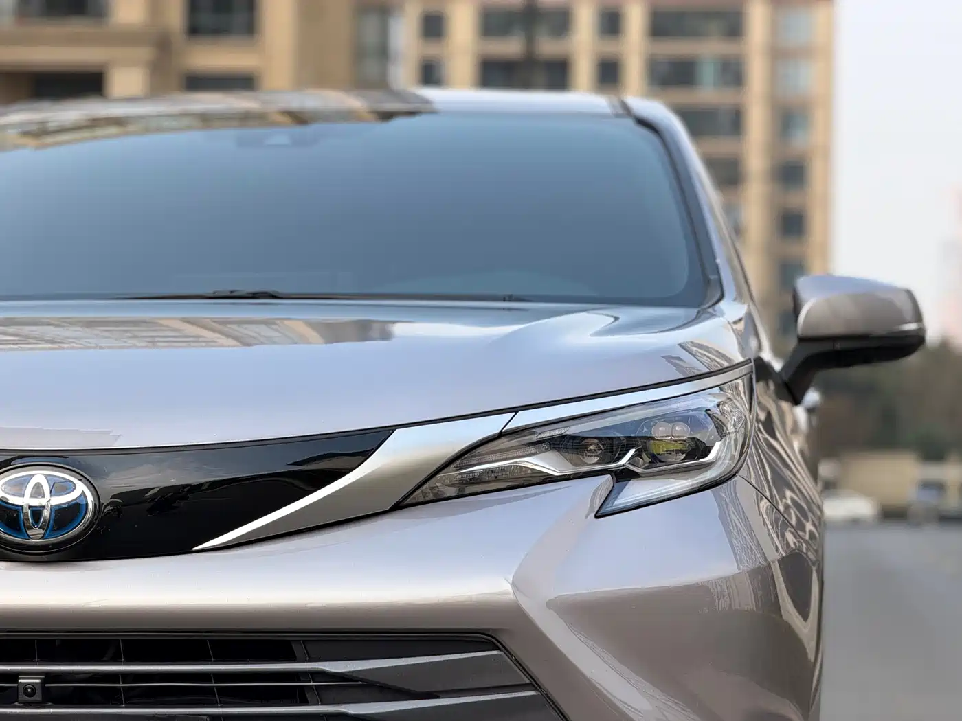 Toyota Sienna 2023 2.5L Hybrid Premium Edition фото 22