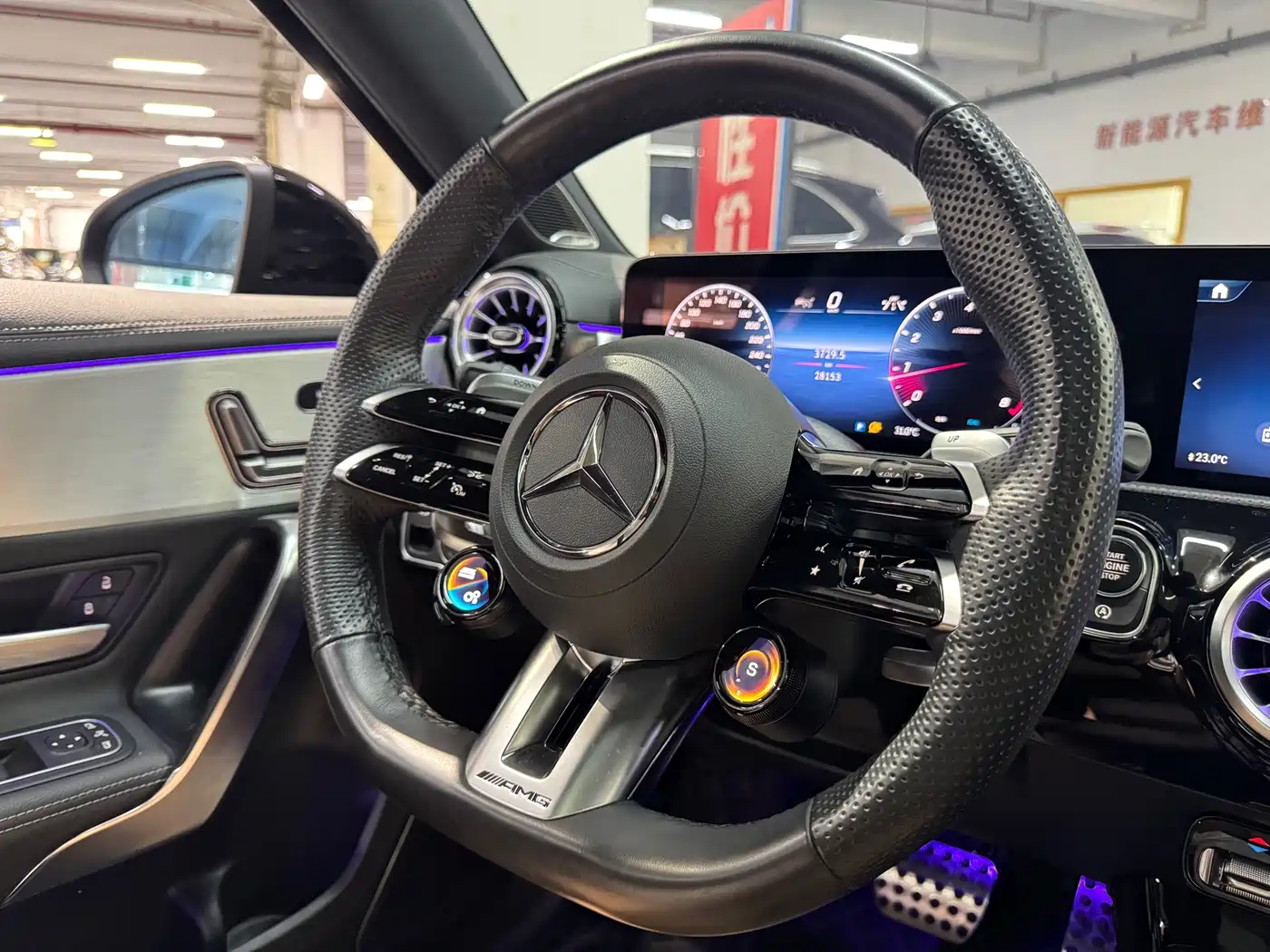 Mercedes-Benz A-Class AMG 2024 Facelift AMG A 35 L 4MATIC фото 9