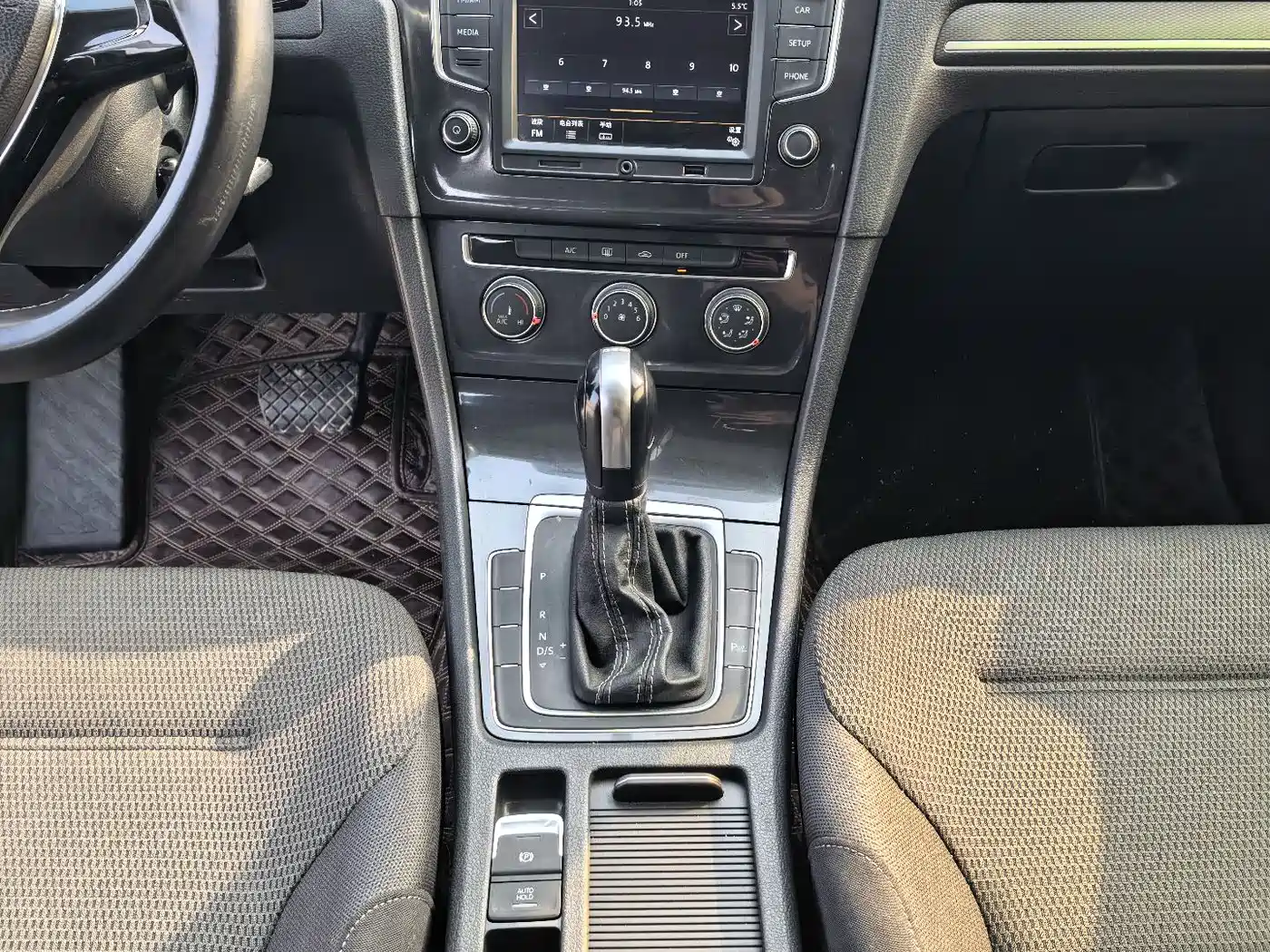 Volkswagen Golf 2017 230TSI Auto Comfort Millionth Anniversary Edition фото 13