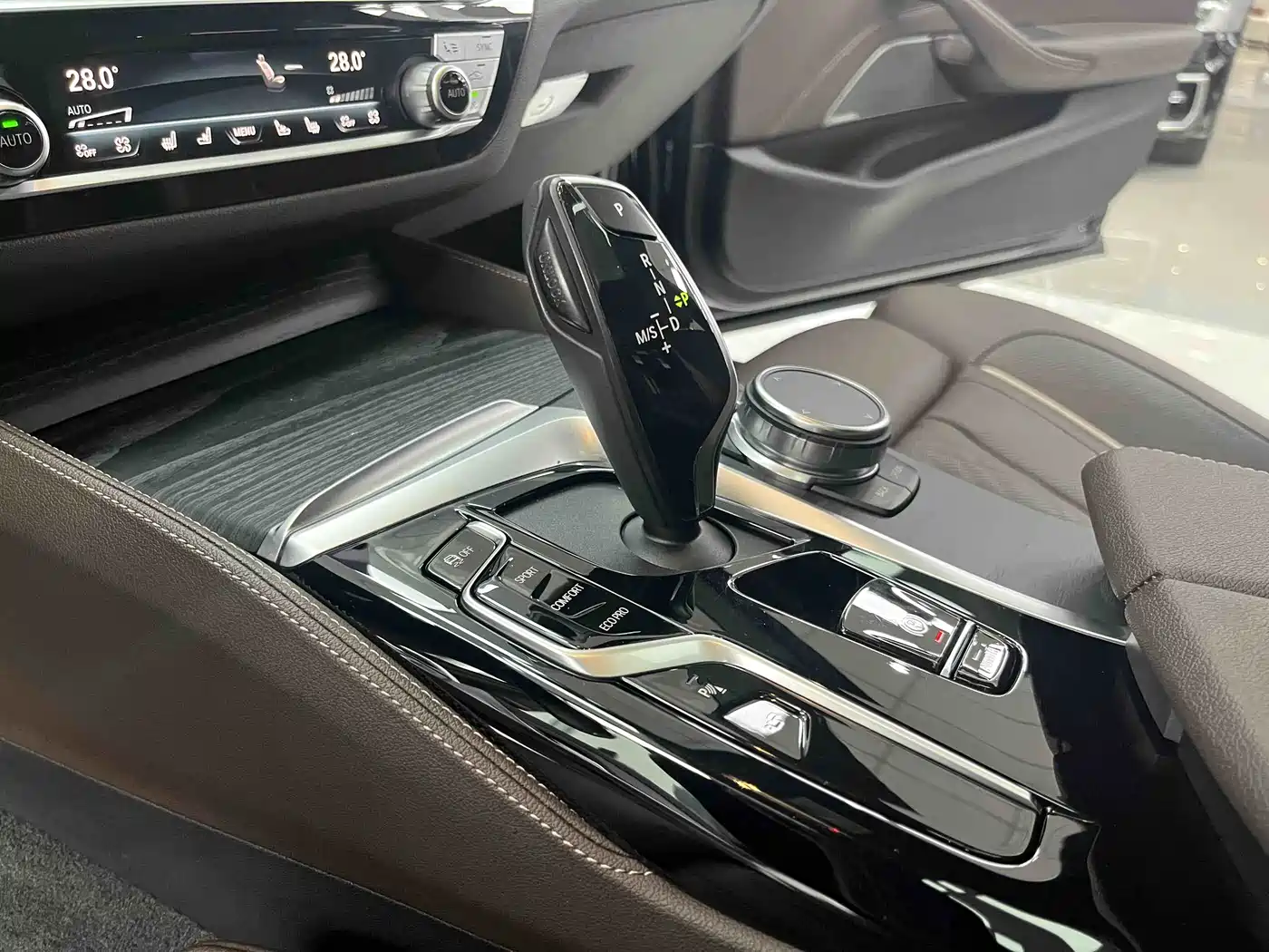 BMW 5 Series 2022 Model Third Facelift 530Li Premium M Sport Package фото 17