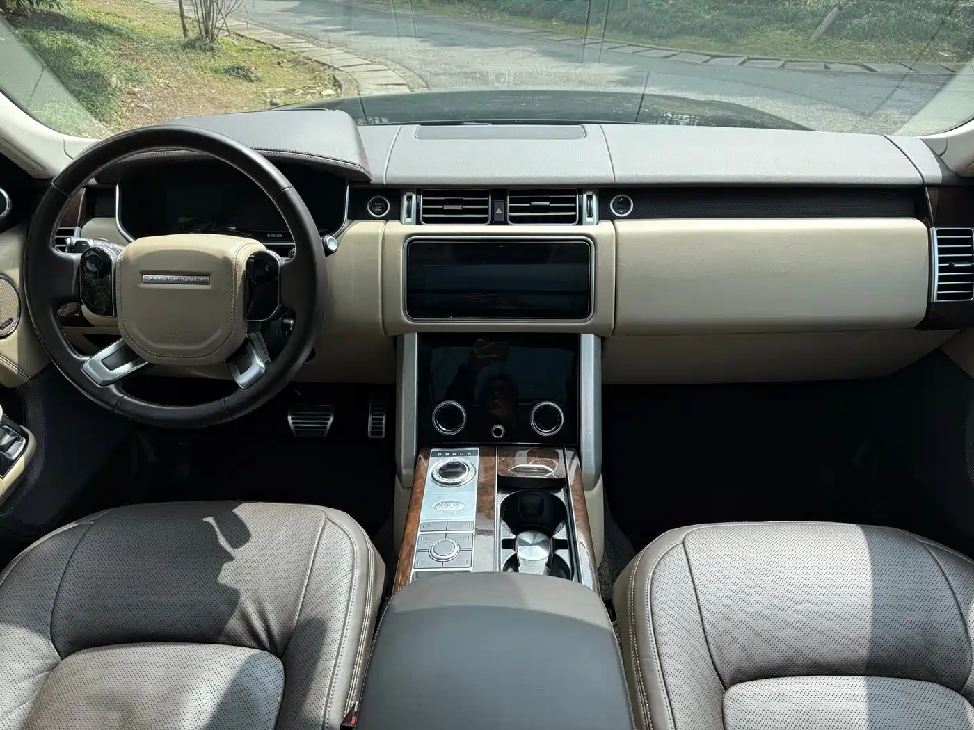 Land Rover Range Rover 2022 3.0 L6 360PS Golden Age Edition фото 6