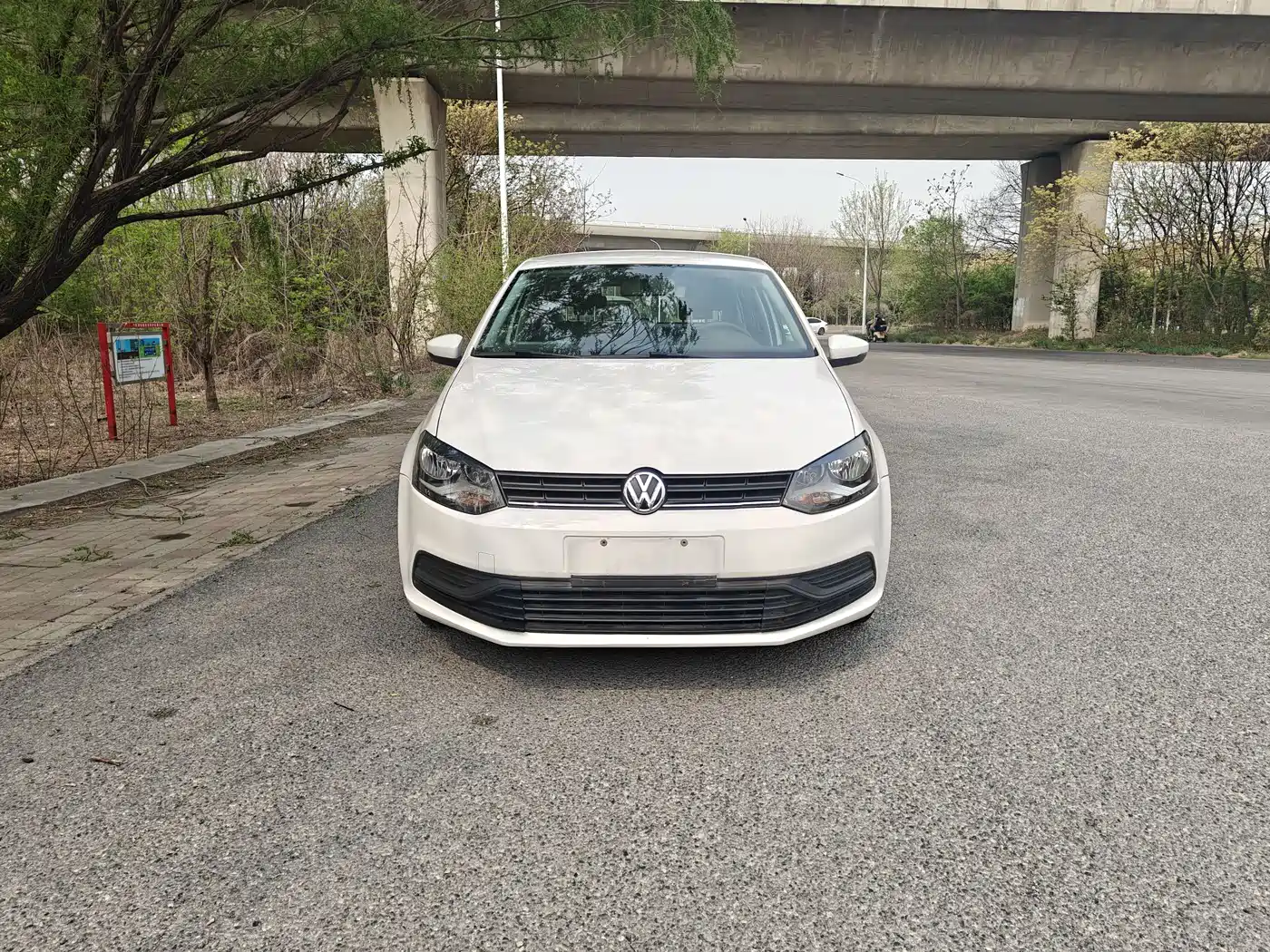 Volkswagen Polo 2016 1.4L Automatic Trend фото 2