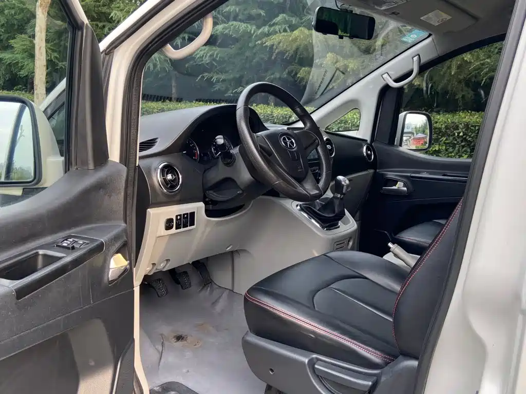 JAC Refine M3 2016 2016 IKEA Edition 1.6L Luxury Smart