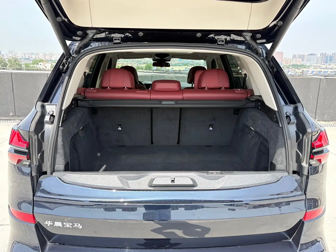 BMW X5 2025 Model xDrive 30Li Exclusive M Sport Blackout Package фото 16