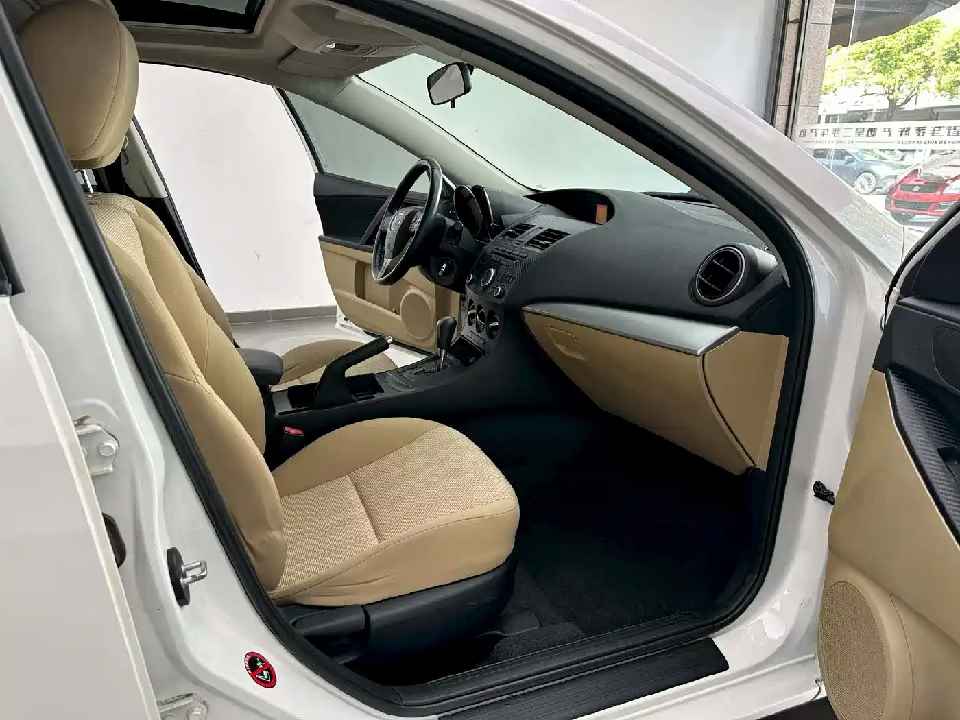 Mazda Mazda3 Axela 2012 2011 Sedan 1.6L Automatic Comfort