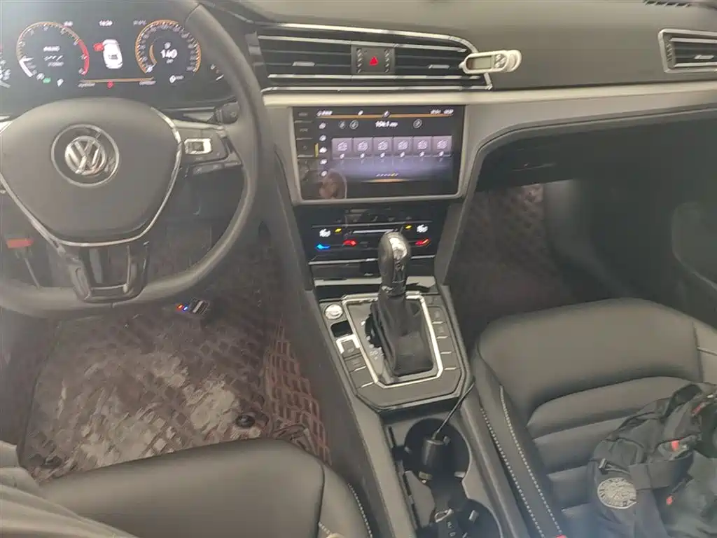 VOLKSWAGEN LINGDU