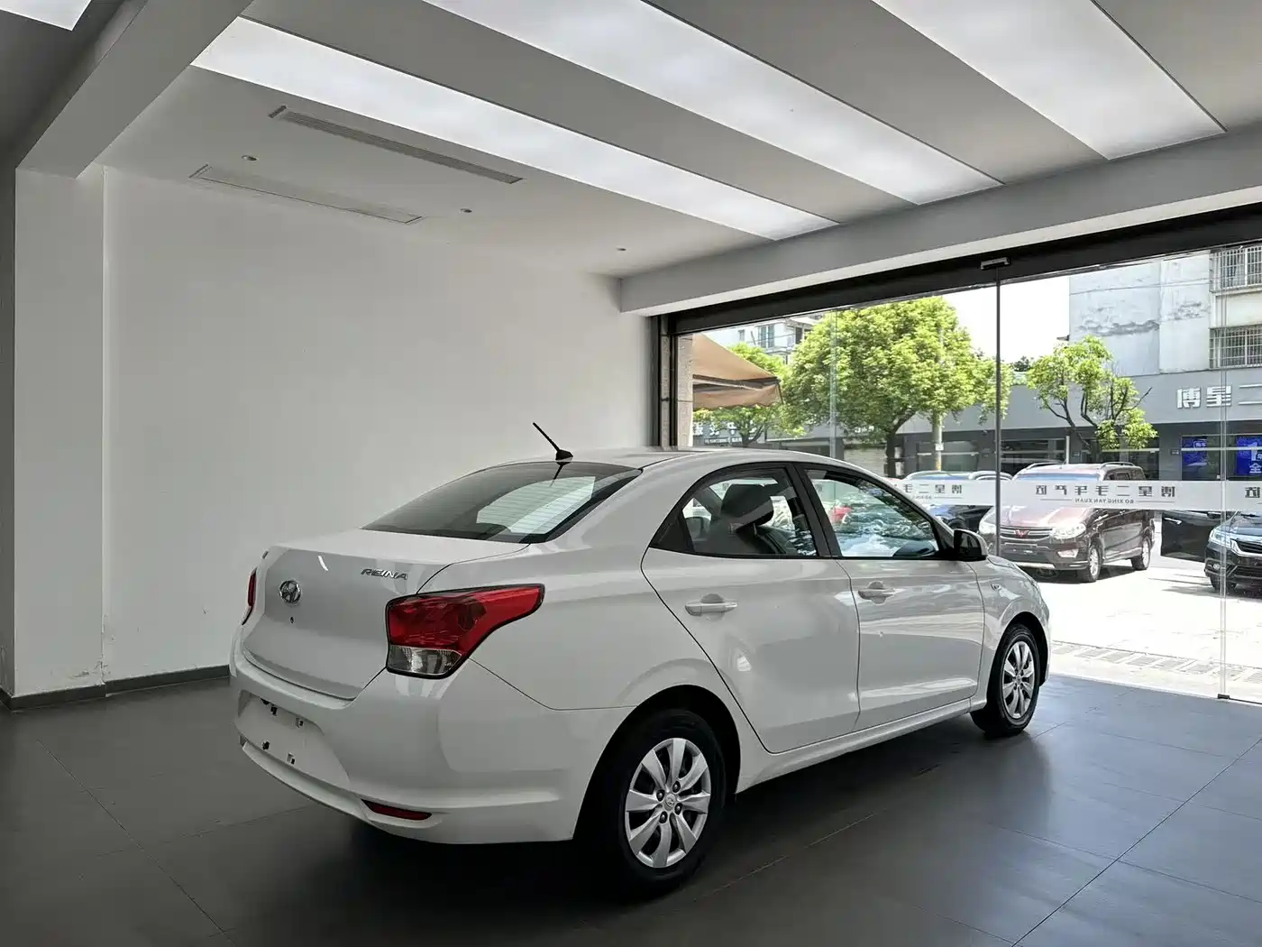 HYUNDAI RENA