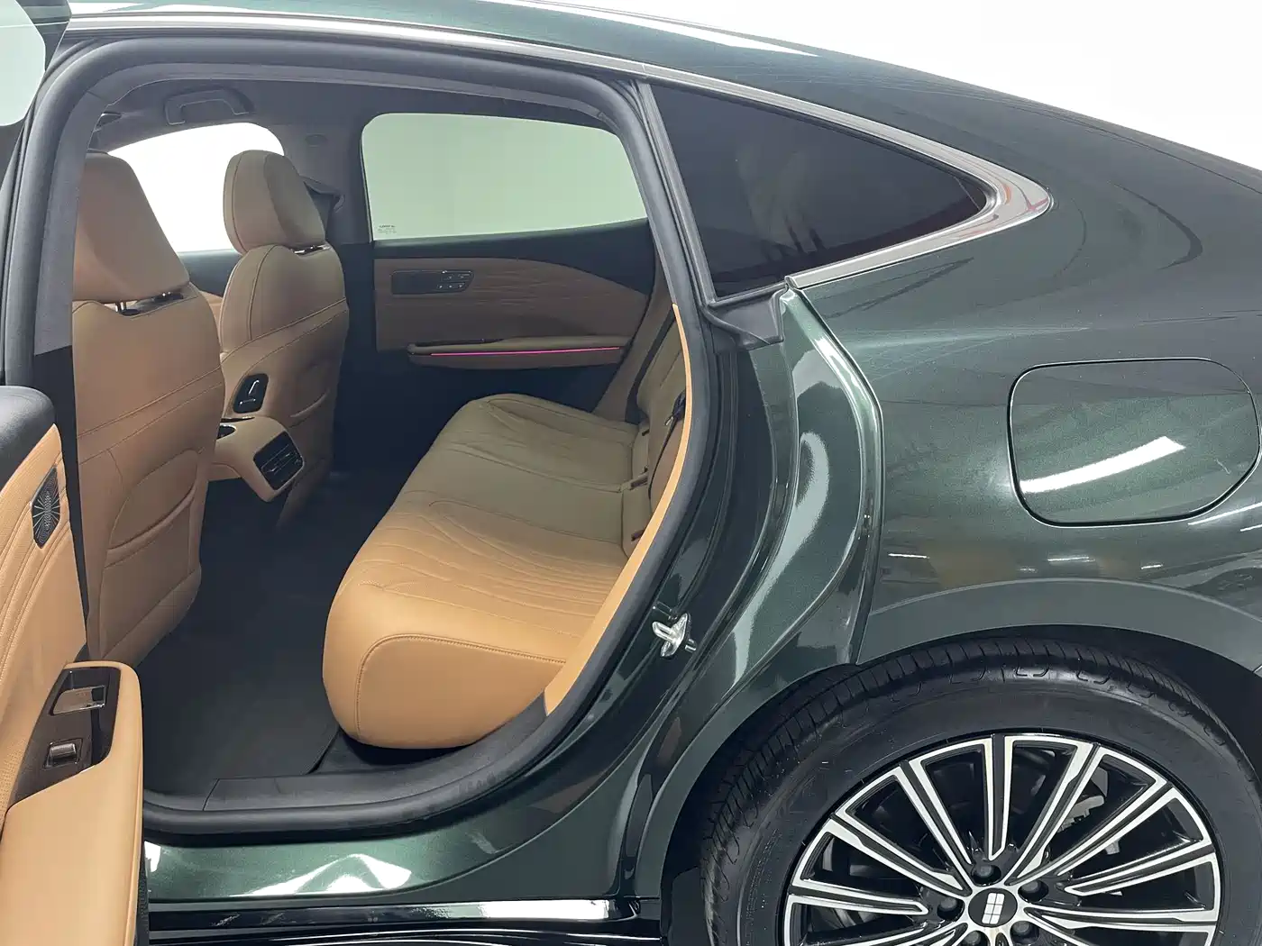 Geely Galaxy Galaxy Xingyao 8 2025 130km EM-P Starship Edition фото 11