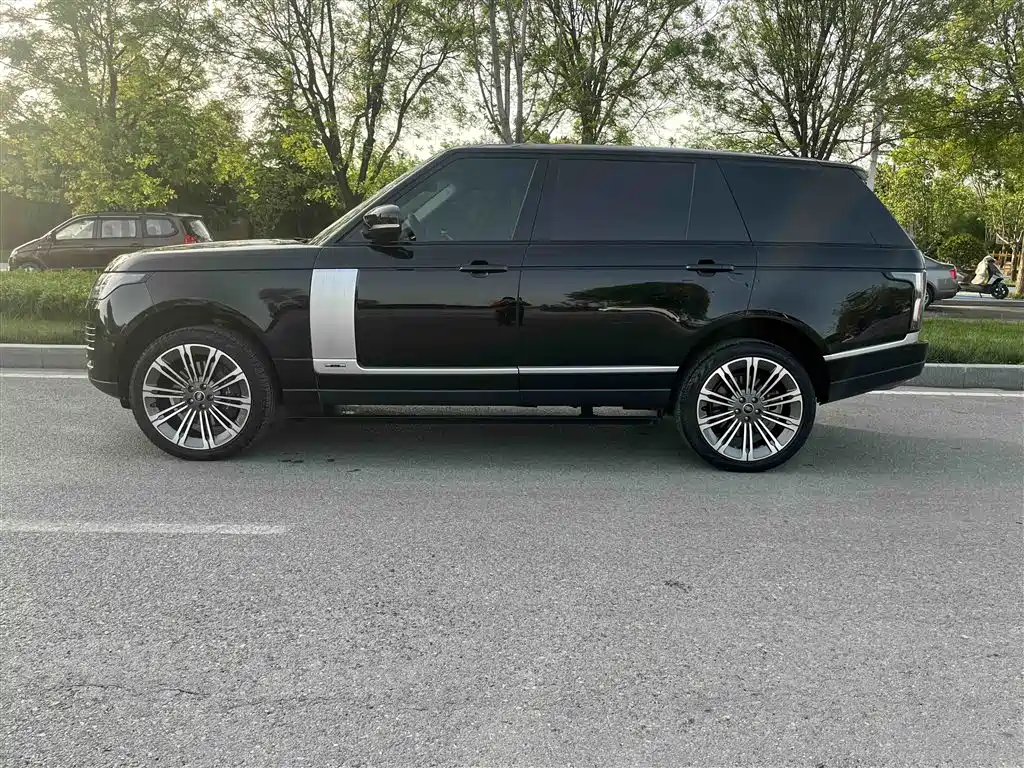 Land Rover Range Rover 2021 3.0 L6 Heritage Extended Classic Edition фото 11