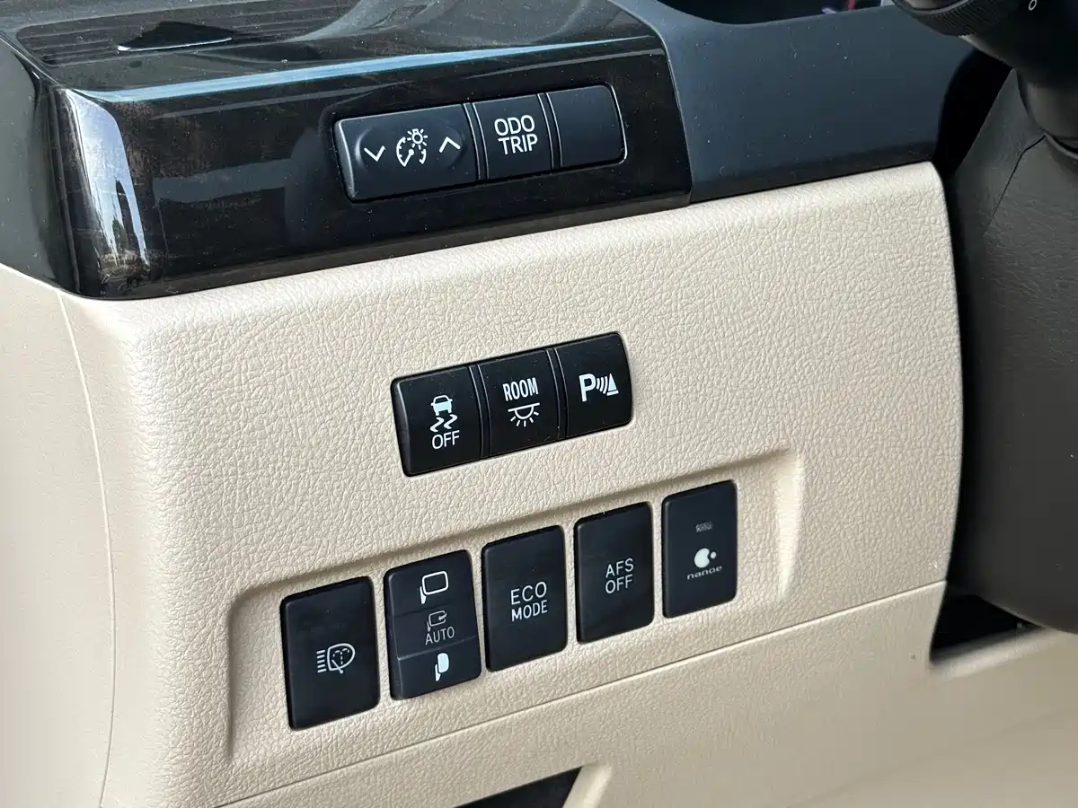 Toyota Alphard 2012 3.5L Luxury Edition фото 5