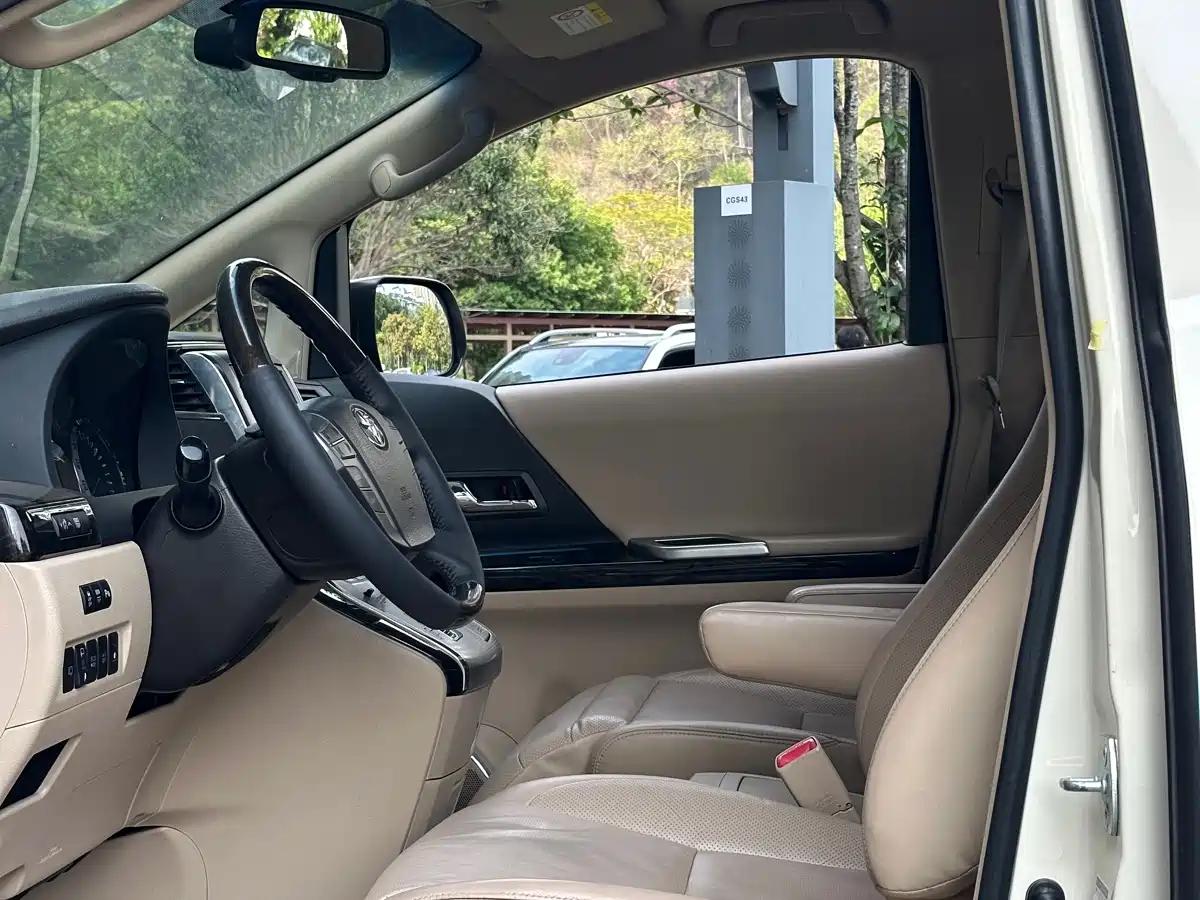 Toyota Alphard 2012 3.5L Luxury Edition фото 4