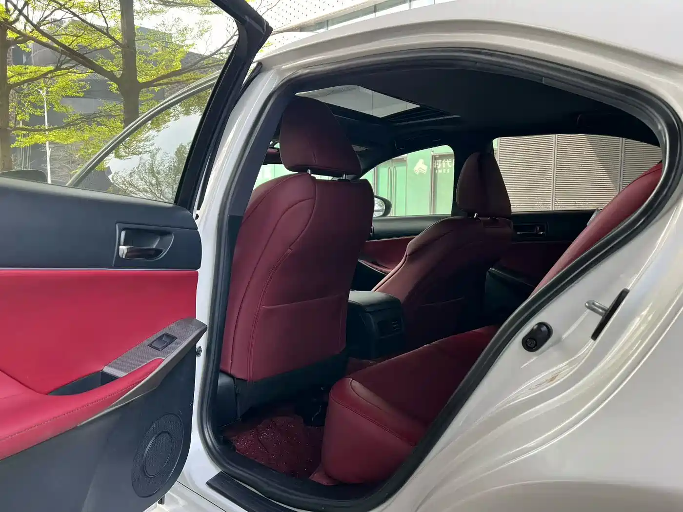 Lexus IS 2015 200t F SPORT фото 7