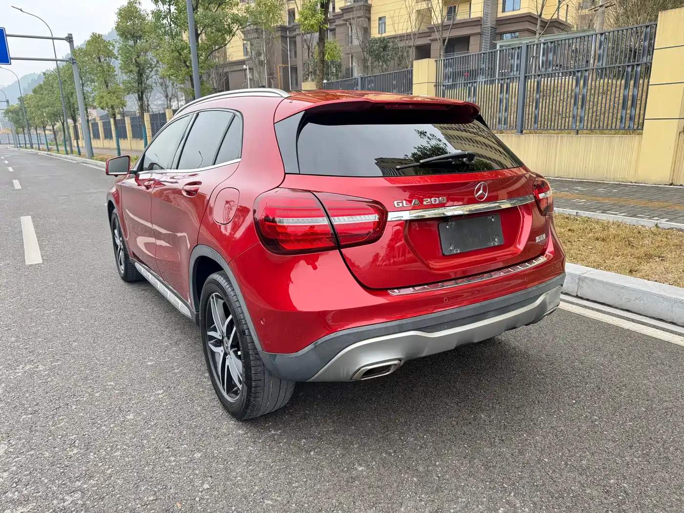 MERCEDES-BENZ GLA
