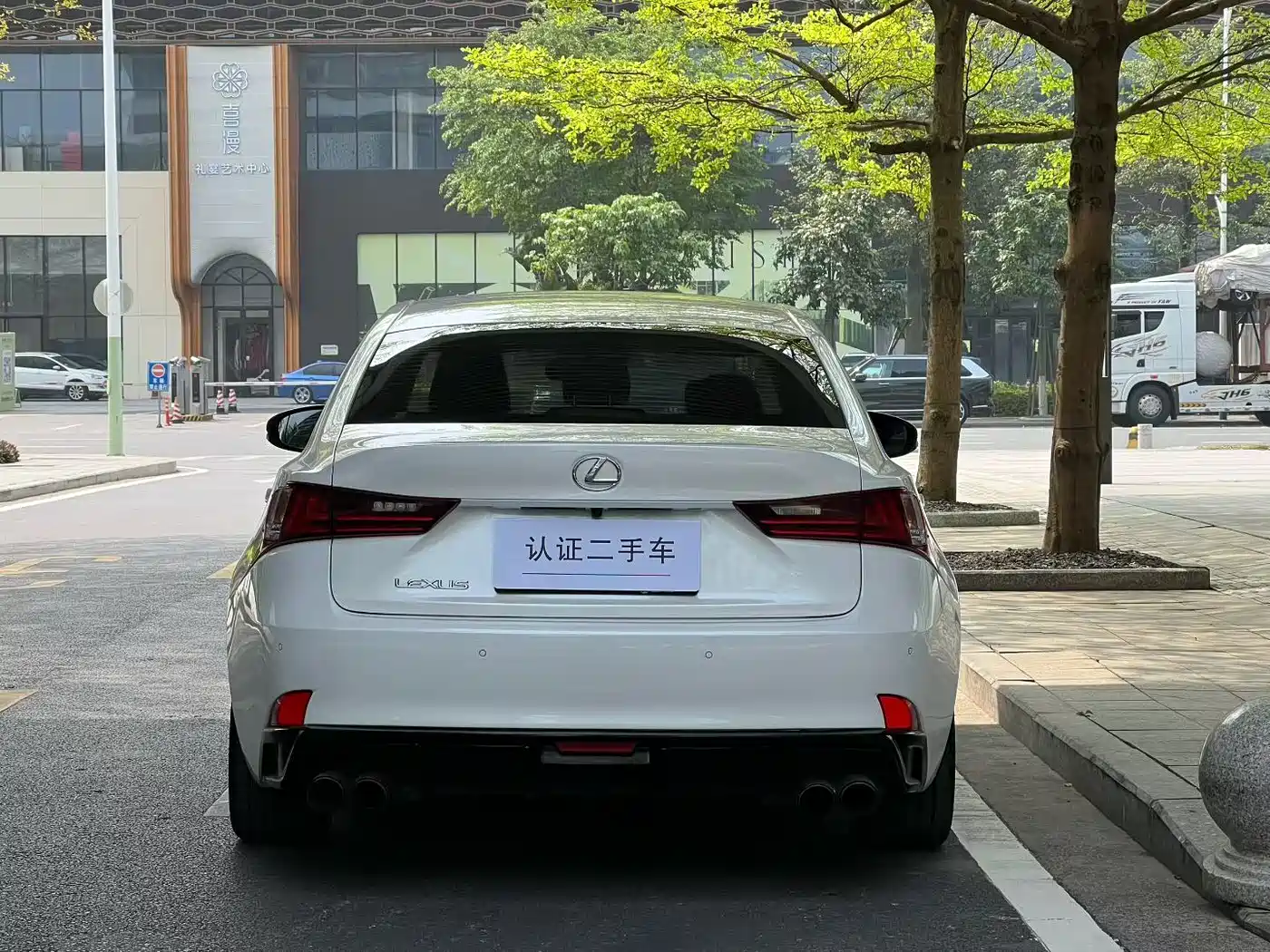Lexus IS 2015 200t F SPORT фото 4