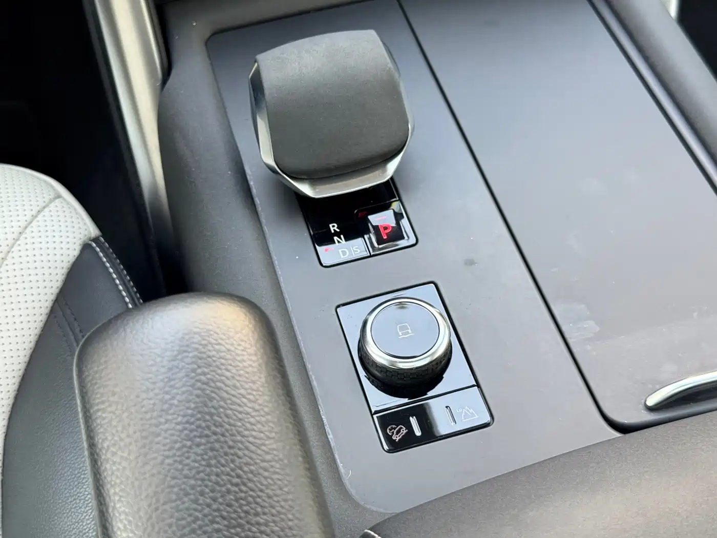 Land Rover Discovery 2023 Facelift 360PS R-Dynamic S фото 21