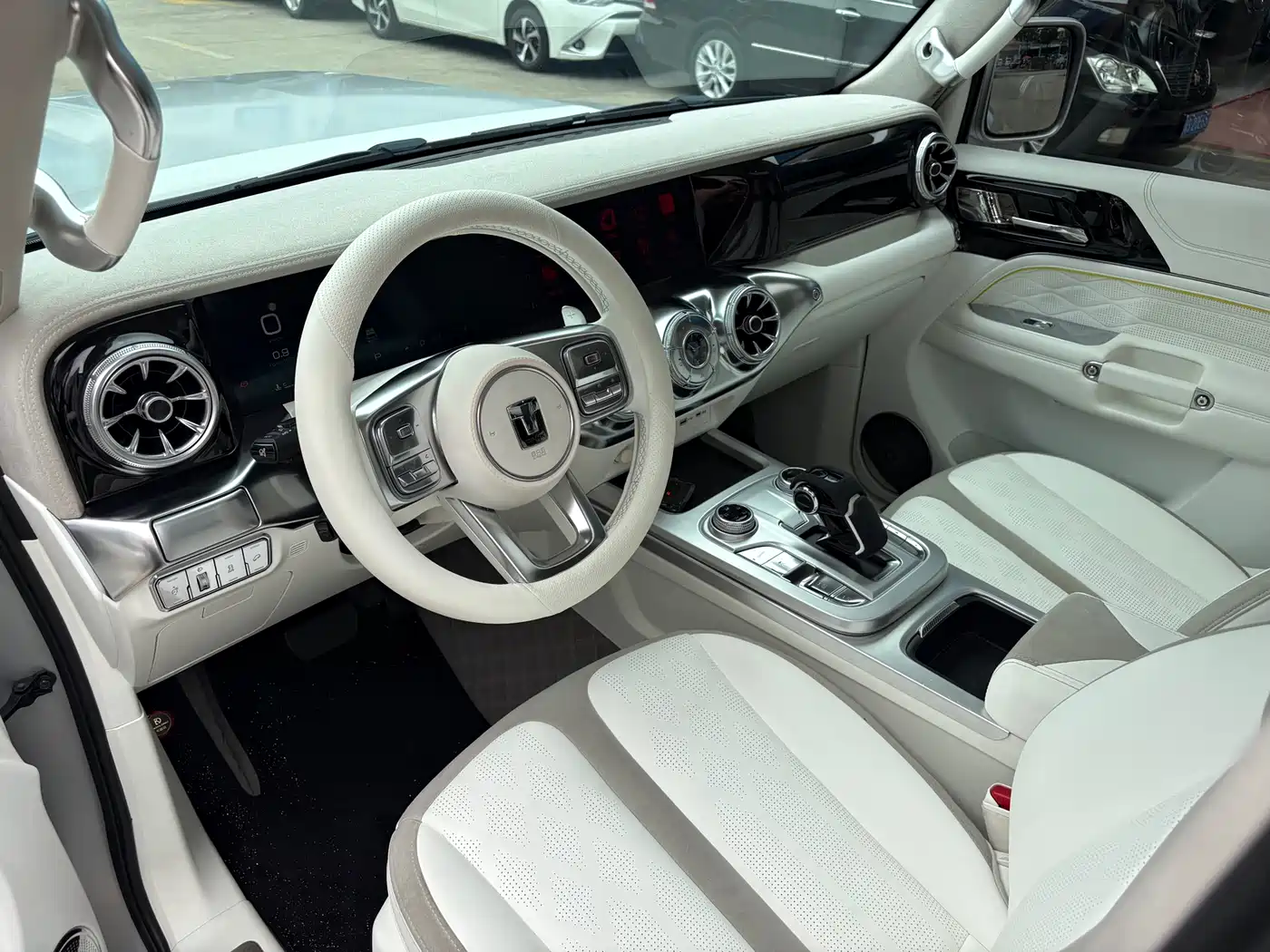 TANK CO CREATION TANK 300