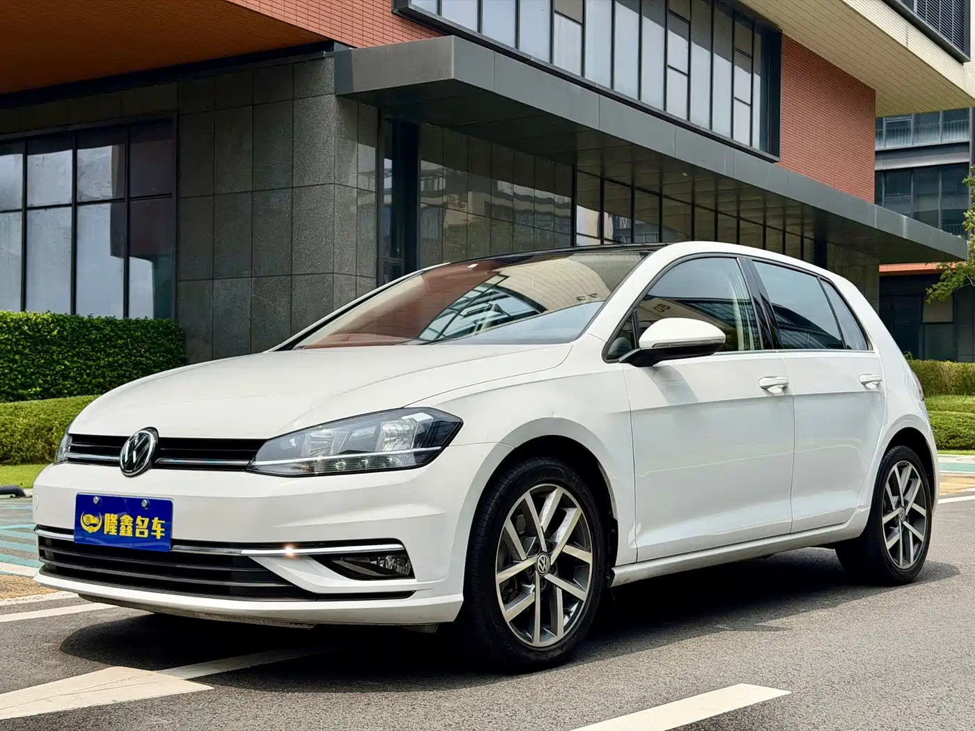 Фото 1 - Volkswagen Golf