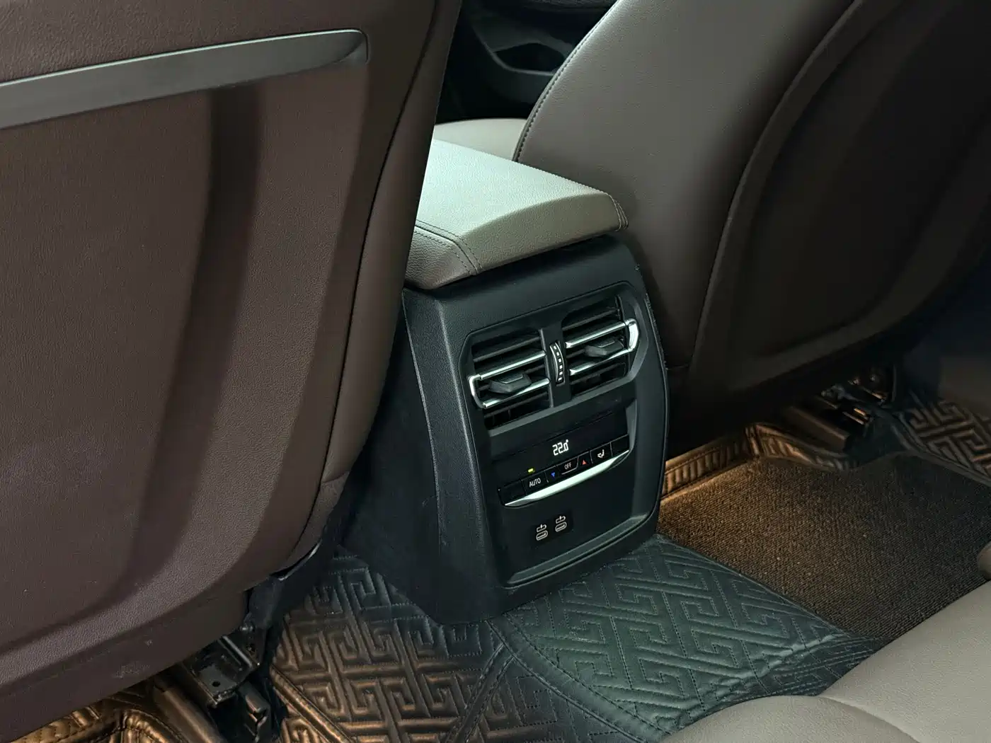 BMW 3 Series 2024 320i M Sport Package фото 15