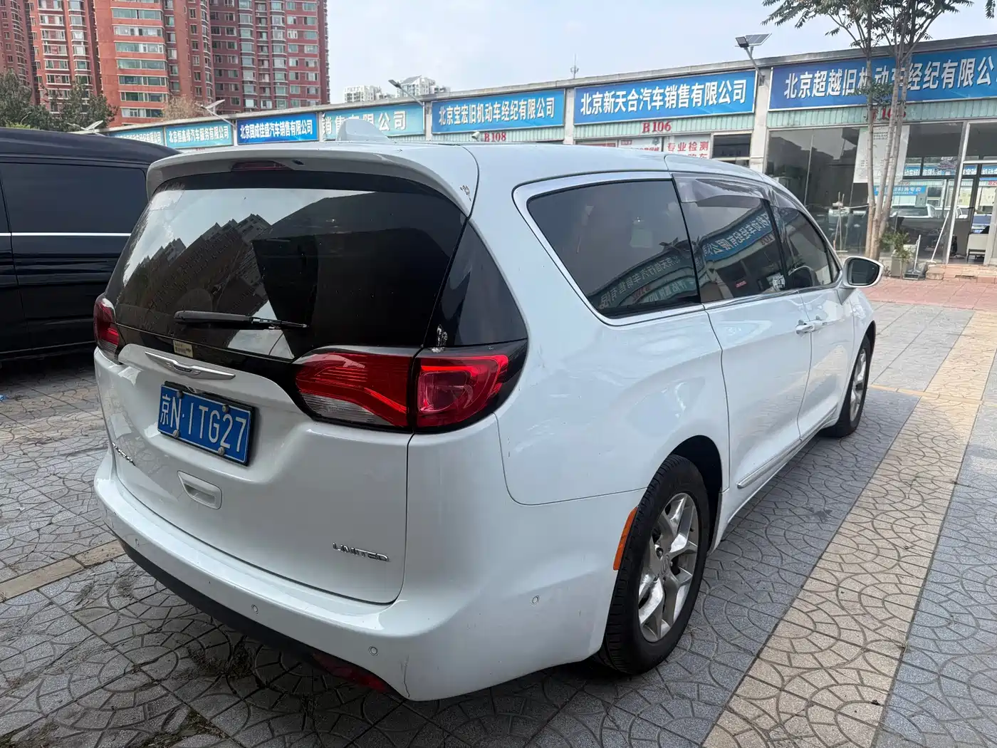 Chrysler Pacifica 2019 2017 3.6L Premium Edition