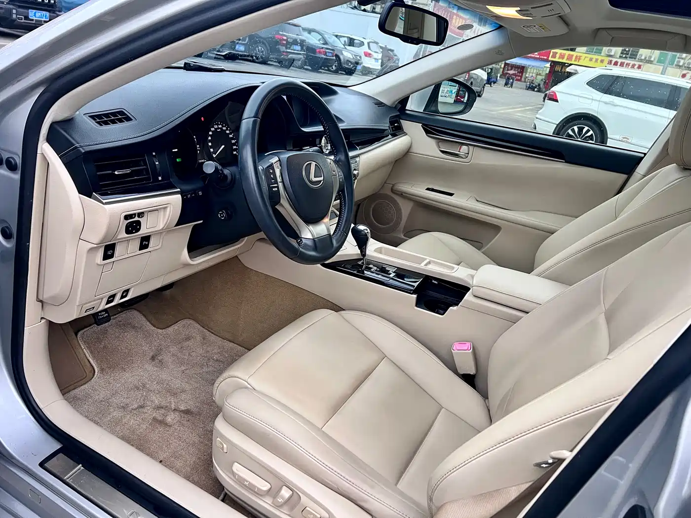 Lexus ES 2013 300h Elite Edition фото 9