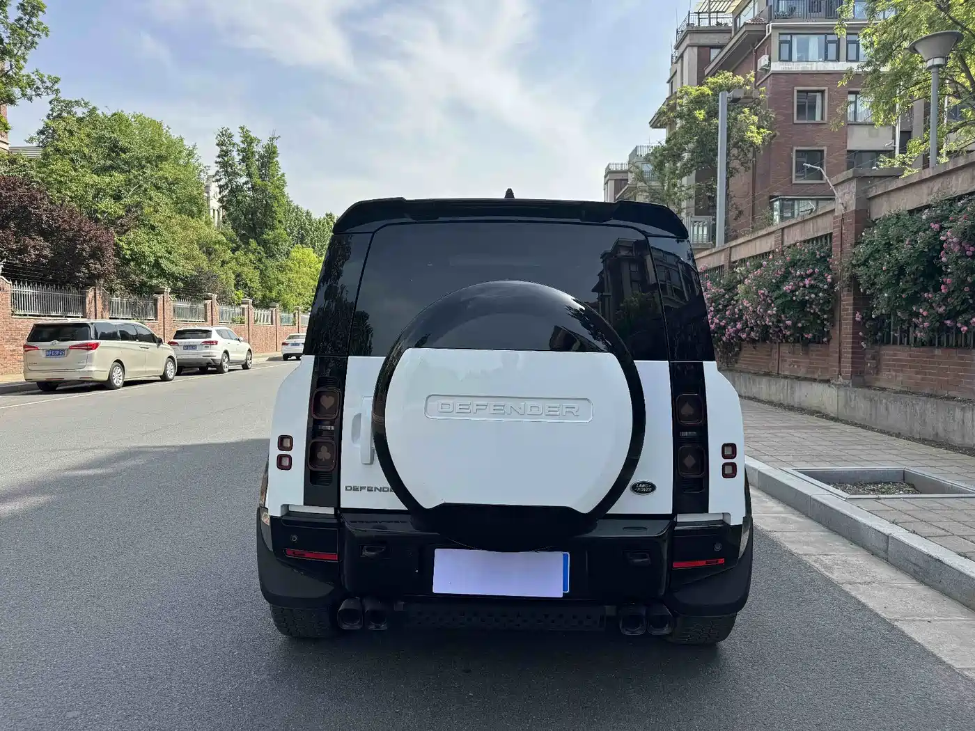 Land Rover Defender 2023 Model 110 3.0T P400 X-DYNAMIC HSE фото 7