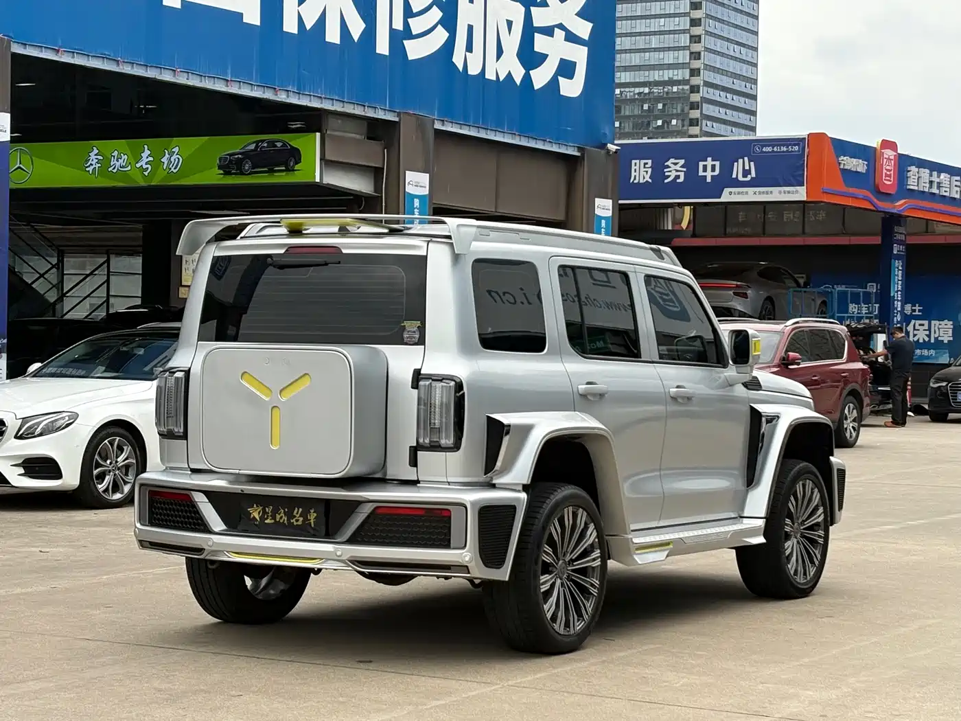 TANK CO CREATION TANK 300