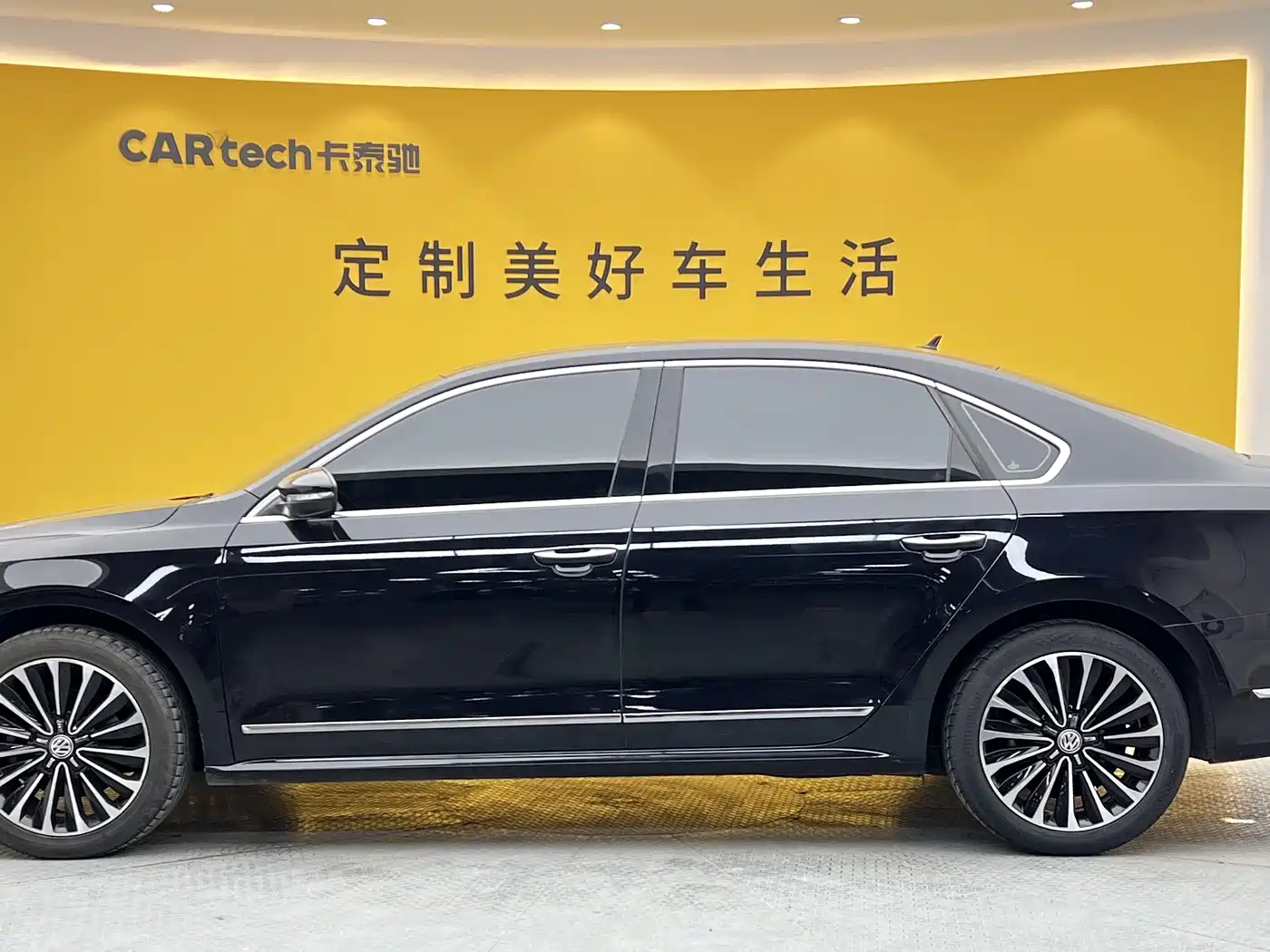 Volkswagen Passat 2017 330TSI DSG Luxury фото 27