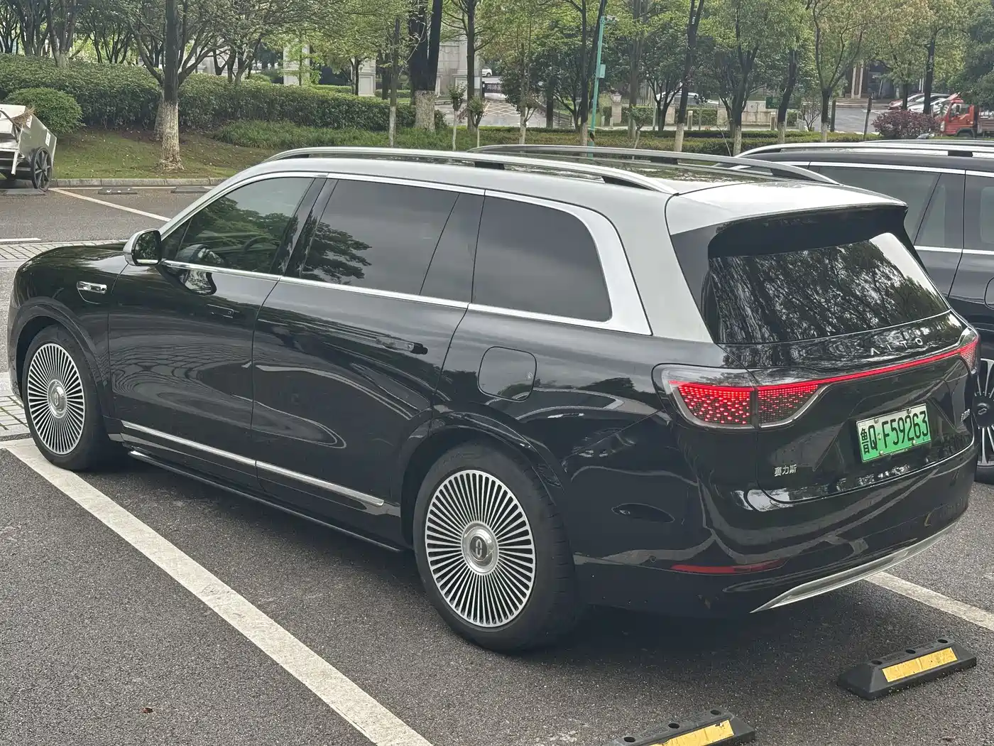 AITO Wenjie AITO M9 2024 Range Extender Ultra 52kWh 6-seater фото 3