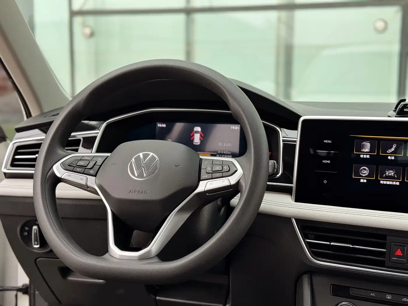 Volkswagen Tiguan L 2022 330TSI Automatic 2WD Comfort Edition фото 14