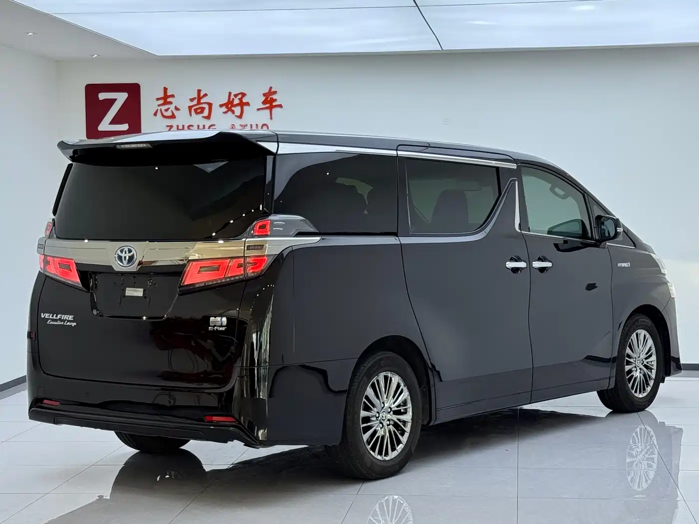 Toyota Vellfire 2019 Hybrid 2.5L HV Premium Edition фото 13