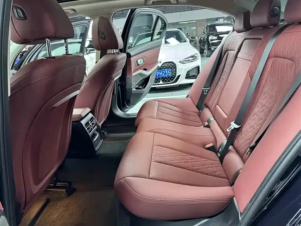 BMW 3 Series 2023 325Li M Sport Black Night Package фото 7