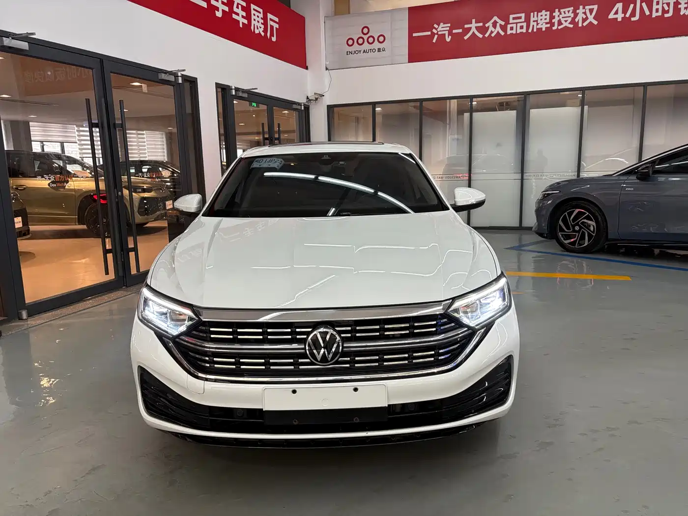 Volkswagen Sagitar 2023 300TSI DSG Surpassing Edition фото 8