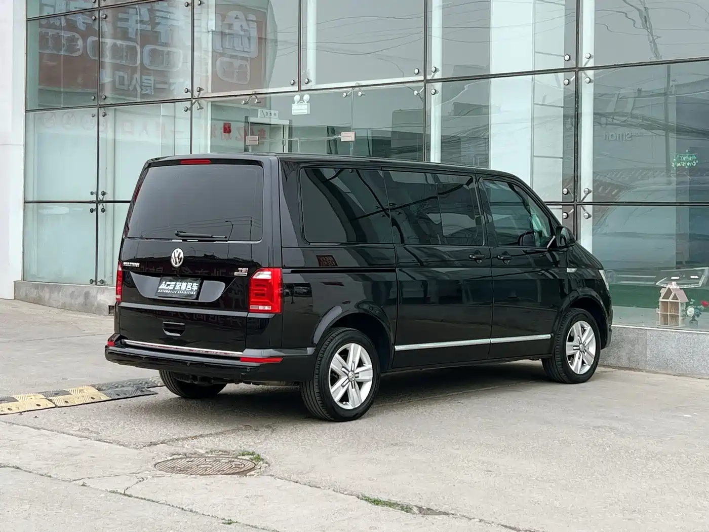 Volkswagen Multivan 2016 2.0TSI 4WD Prestige 7-Seater фото 4