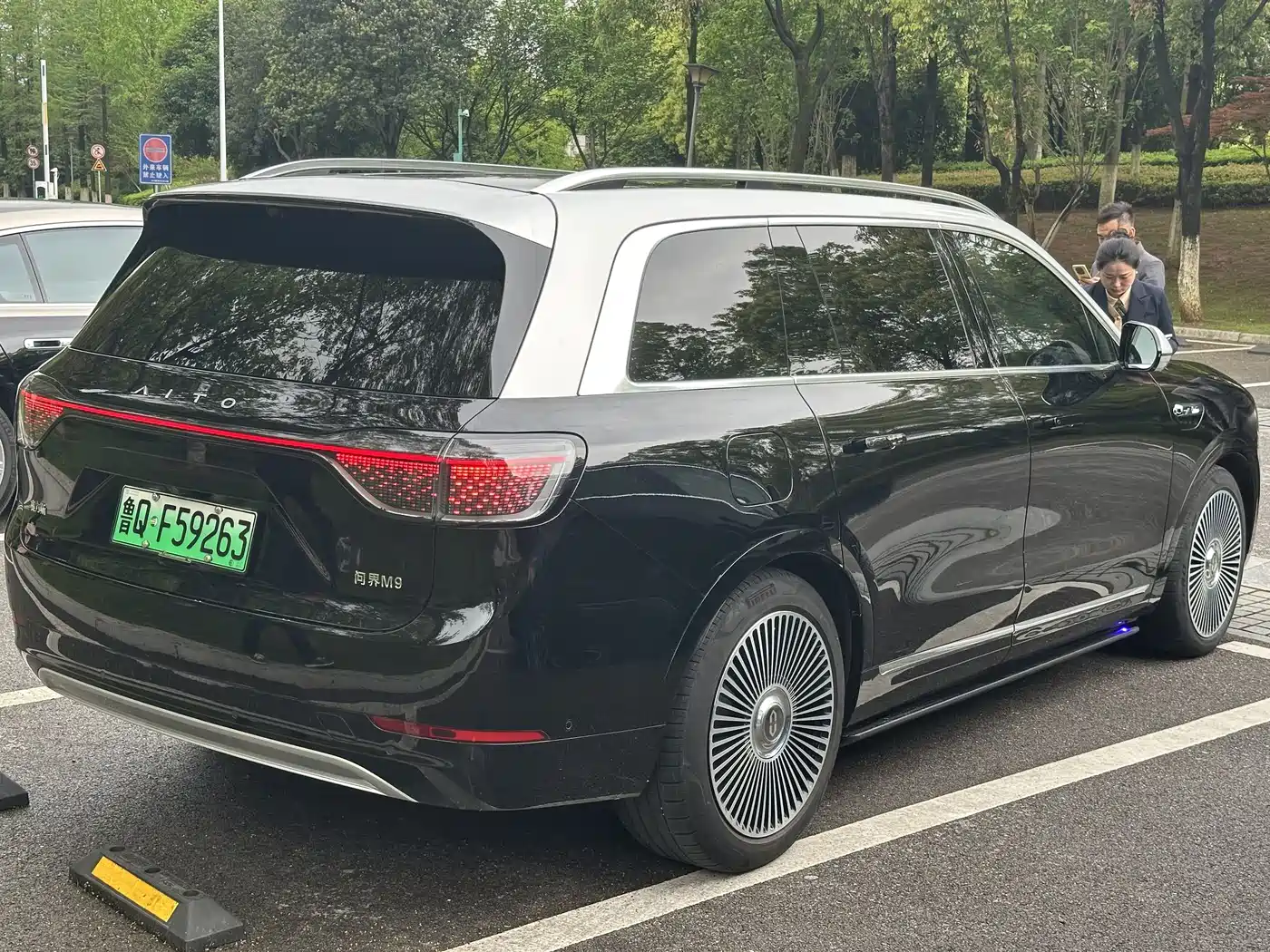 AITO Wenjie AITO M9 2024 Range Extender Ultra 52kWh 6-seater фото 4