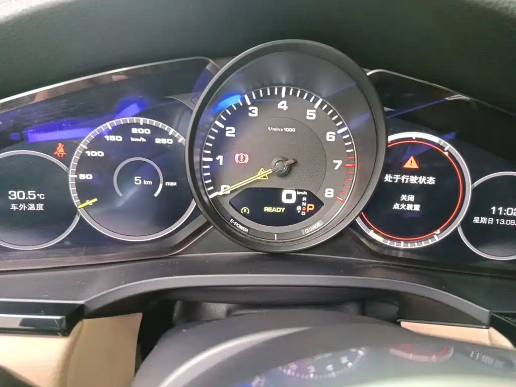Photo 7 - Porsche Cayenne New Energy