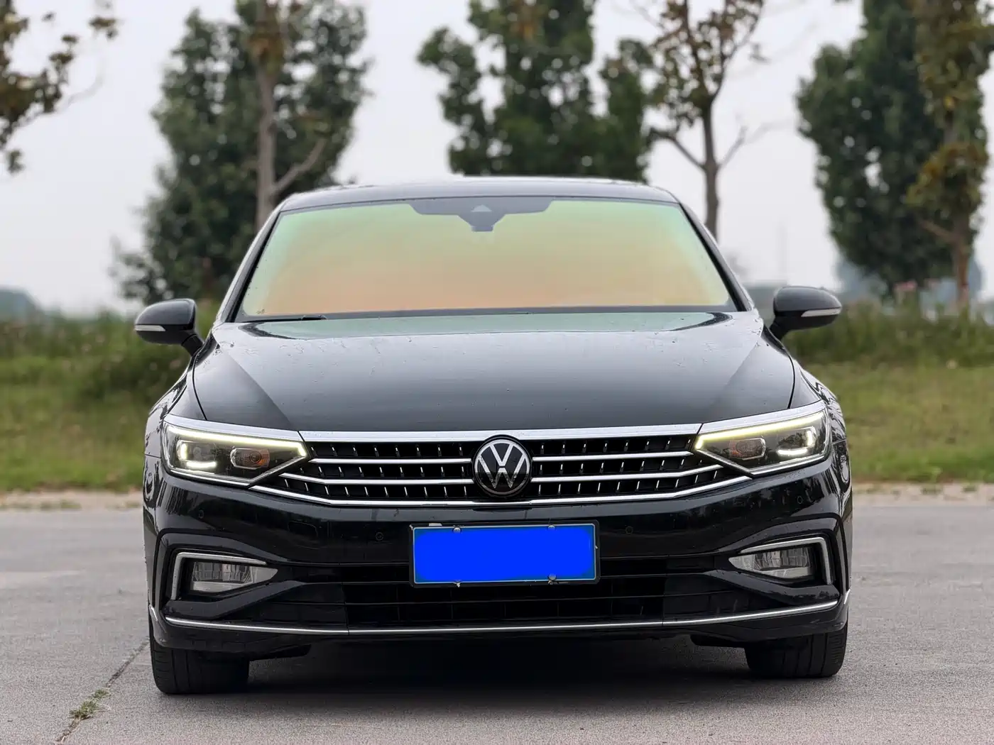 Volkswagen Magotan 2023 Model 2 Million Commemorative Edition 330TSI DSG Luxury фото 2