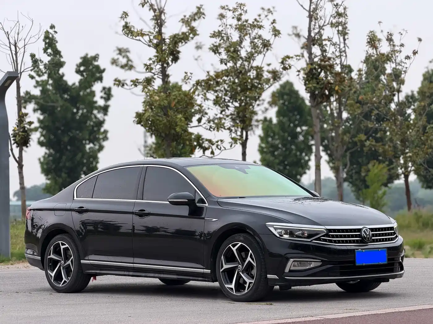 Volkswagen Magotan 2023 Model 2 Million Commemorative Edition 330TSI DSG Luxury фото 3
