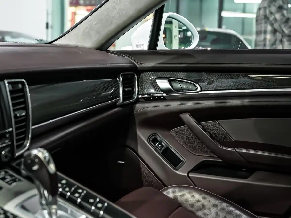 Фото 9 - Porsche Panamera